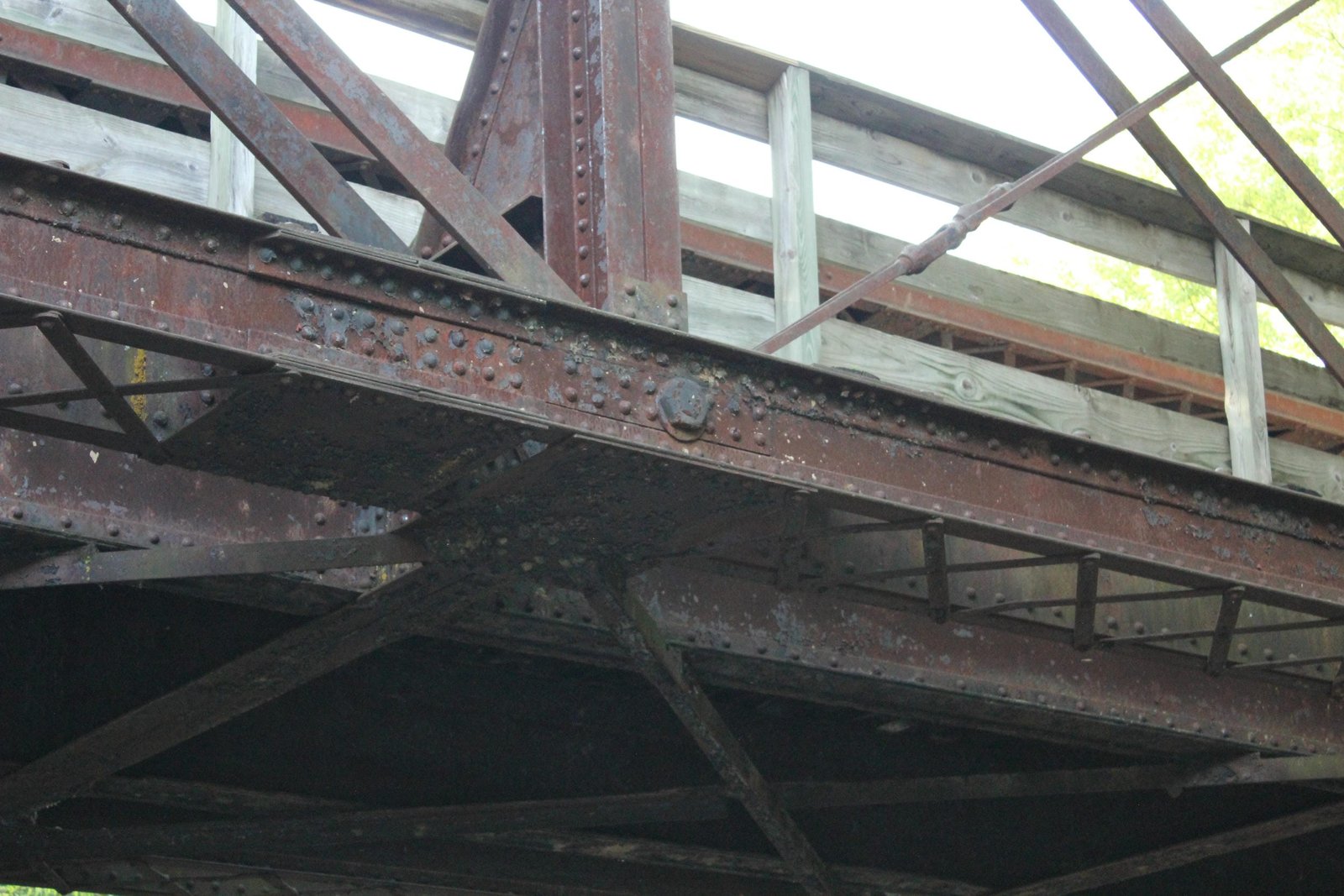 Lower connection